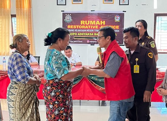 Kejati Sumut Selesaikan 5 Perkara, Perkara Penganiayaan Teman Satu Kantor Diselesaikan dengan Humanis