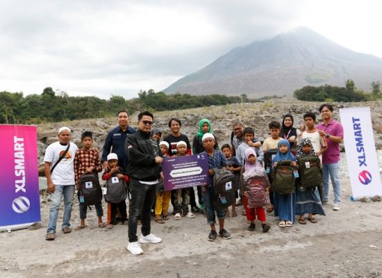 Gelar Gebyar Berbagi Muharram 1447 H, Karyawan XLSMART Salurkan Santunan di Sumatera