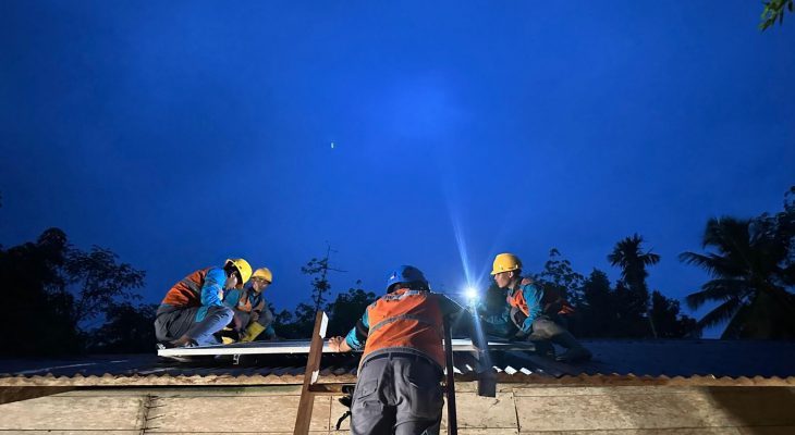 PLN UP3 Nias Hadirkan Listrik ke PKBM ORUDUA Lewat Inovasi Super Sun