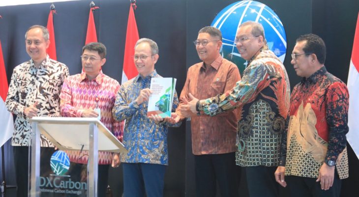 Mendorong Ekonomi Hijau, OJK Luncurkan Buku Perdagangan Karbon Bagi Sektor Jasa Keuangan