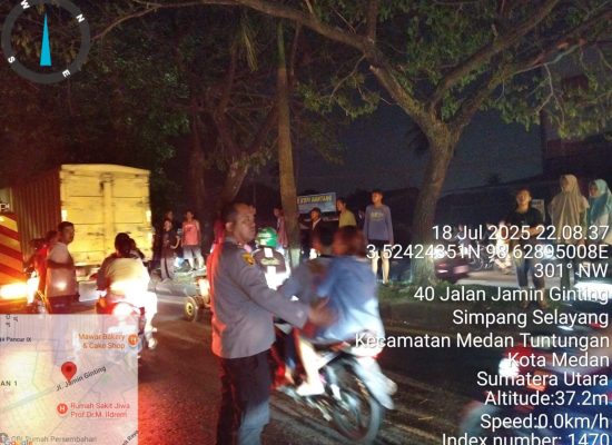 Kapolsek Medan Tuntungan Turun Langsung Tangani Kebakaran di Jamin Ginting