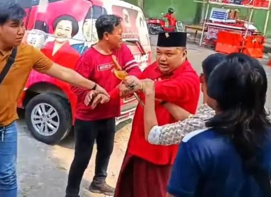 Keributan di Kantor DPC PDIP Surabaya, Achmad Hidayat Mengamuk Bawa Keris dan Botol Spirtus
