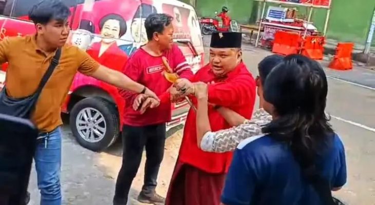 Keributan di Kantor DPC PDIP Surabaya, Achmad Hidayat Mengamuk Bawa Keris dan Botol Spirtus