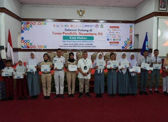 Pelindo Regional 1 Salurkan Beasiswa untuk Siswa Berprestasi di Temu Pendidik Nusantara XII