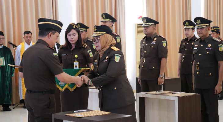 Kajati Kepri Lantik Sejumlah Pejabat Baru, Tegaskan Profesionalisme dan Tanggung Jawab Jabatan