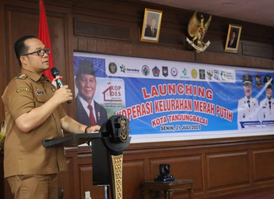 Wujudkan Ekonomi Kerakyatan, Presiden Prabowo Luncurkan 80.000 Koperasi Merah Putih, Wawako Tanjungbalai Serahkan Surat Badan Hukum