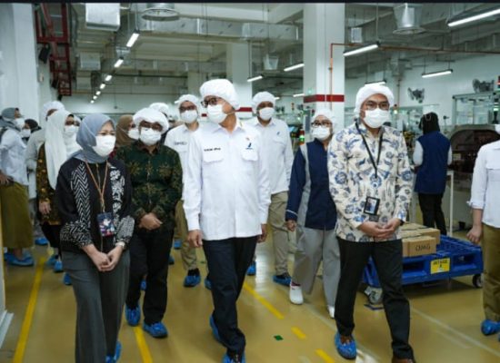 Kunjungan Perdana Kepala BPOM ke ParagonCorp, Perkuat Sinergi untuk Industri Kosmetik yang Aman dan Inovatif