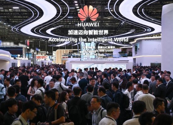 Huawei Tampilkan Perkembangan 5G-A dan Keunggulan AI Berbasis Skenario di MWC Shanghai 2025
