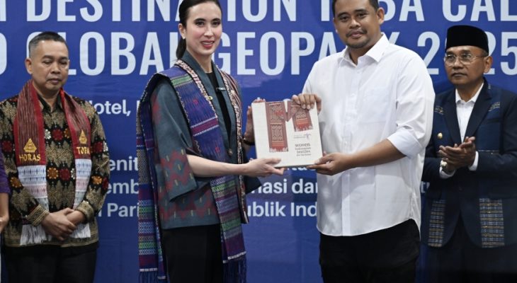 Menpar Buka Konferensi Internasional Pertama Destinasi Geowisata Kaldera Toba Unesco Global Geopark 2025, Gubernur Sumut Bobby Ajak Kepala Daerah Samakan Tekad Kelola Danau Toba