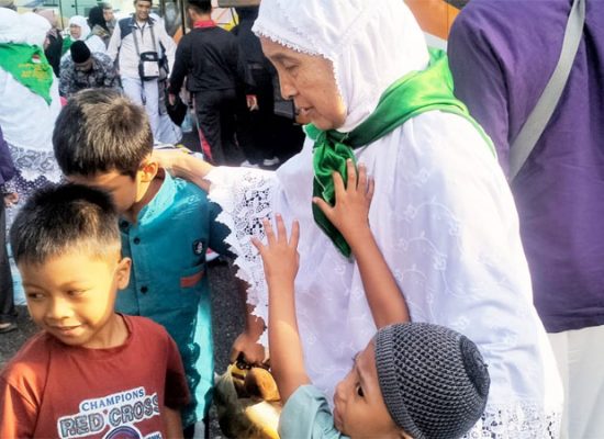 Disambut Haru Keluarga, 212 Jamaah Haji Simalungun Tiba di Kampung Halaman