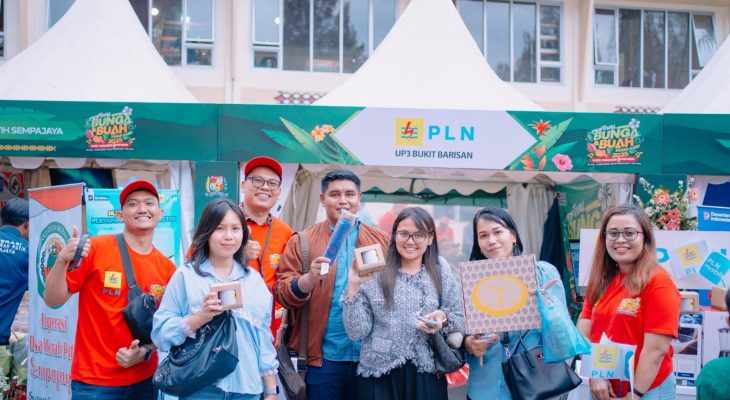 PLN Hadirkan Layanan Digital di Festival Bunga dan Buah Tanah Karo 2025