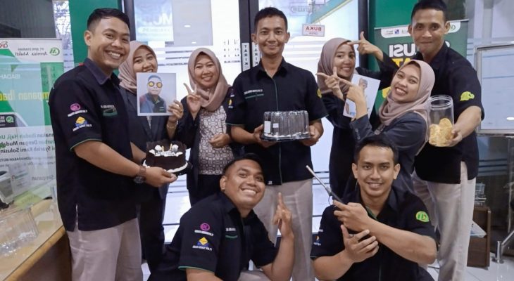 Kontributor Media Redho Fitriyadi Dapat Kejutan Ulang Tahun dari Bank Syariah Annisa Mukti Sidoarjo