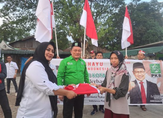 PKB Kota Medan Bagikan 2.000 Bendera Merah Putih, Ajak Warga Kibarkan Semangat Kemerdekaan
