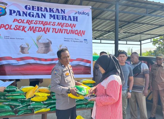 Polsek Medan Tuntungan Gelar Gerakan Pangan Murah, 1 Ton Beras Habis Diserbu Warga