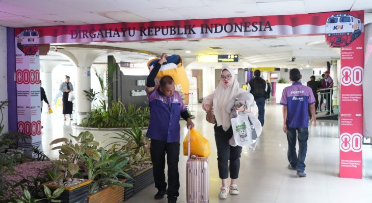 KAI Divre I Sumut Meriahkan HUT ke-80 RI dengan Atribut Kemerdekaan di Stasiun Medan dan Lokomotif
