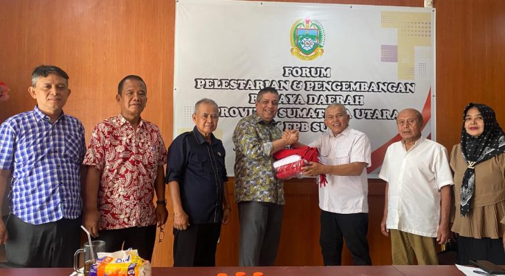 FPB Sumut Bagikan Bendera Merah Putih Sambut HUT ke-80 RI, Gandeng IMO Indonesia