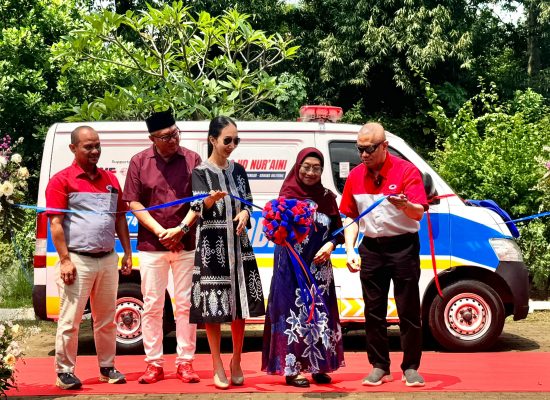 JNE dan TIKI Tegaskan Komitmen CSR dengan Bantuan Mobil Ambulans dan Jenazah