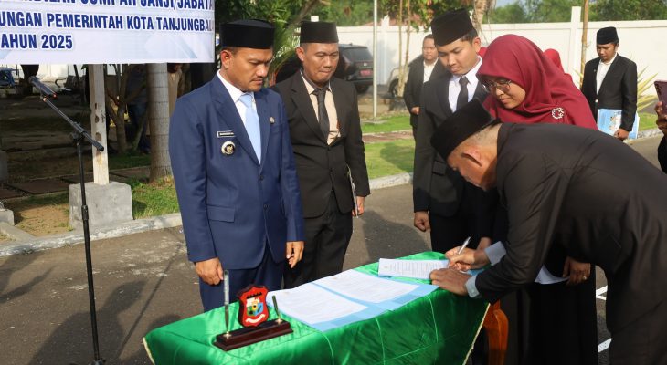 Wali Kota Tanjungbalai Lantik 3 Pejabat Baru, Tegaskan Evaluasi Kinerja Per Triwulan