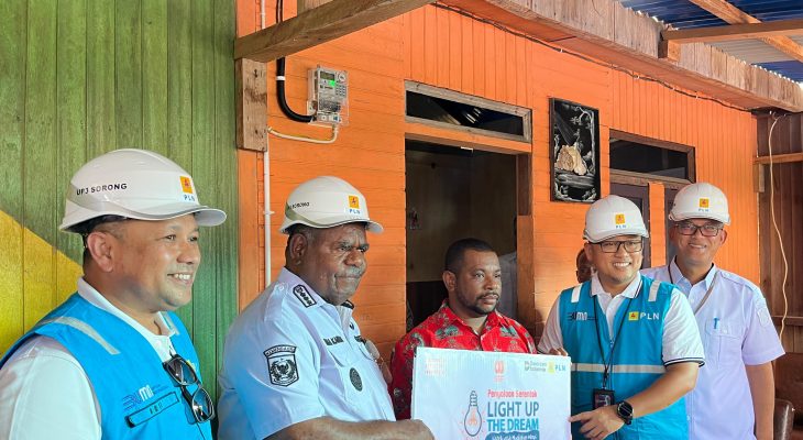 PLN Hadirkan Sambungan Listrik Gratis bagi 2.821 Keluarga Prasejahtera di HUT ke-80 RI