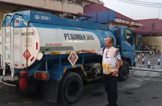Warga Tanjungbalai Amankan Truk Tangki Bermuatan Solar Diduga Ilegal, Diserahkan ke Polisi