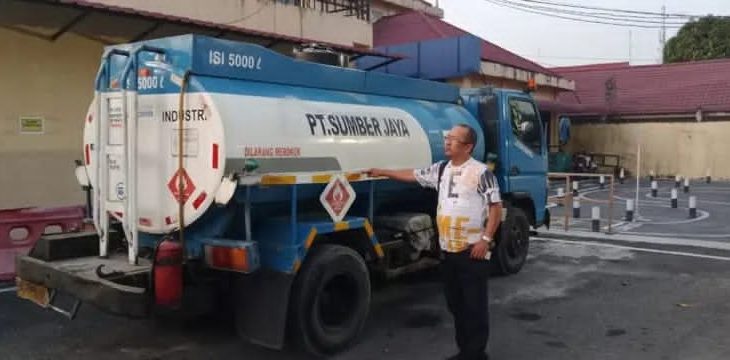 Warga Tanjungbalai Amankan Truk Tangki Bermuatan Solar Diduga Ilegal, Diserahkan ke Polisi