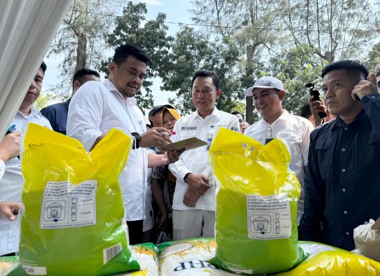 Gubernur Sumut Tinjau Gerakan Pangan Murah di Deli Serdang, BULOG Pastikan Pasokan Beras Aman