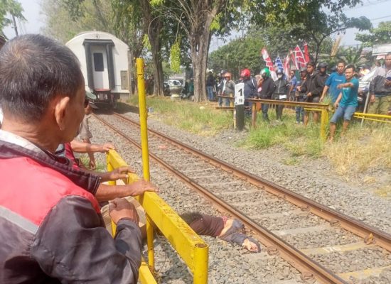 Wanita Paruh Baya Tewas Tertabrak KA Jenggala di Dekat Maspion 3 Sidoarjo