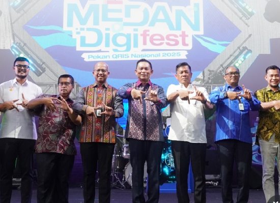 Digitalisasi Transportasi Publik, QRIS Tap Diluncurkan di Bus Listrik Medan