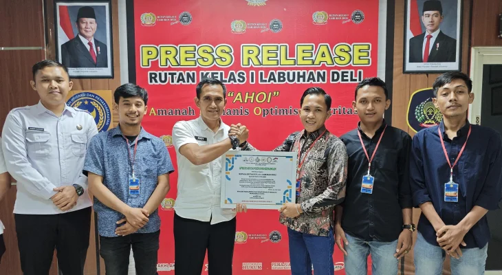 Mahasiswa Beri Piagam Apresiasi untuk Kepala Rutan Labuhan Deli