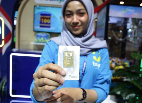 Harga Emas Antam Turun, Kini Tembus Rp2 Juta per Gram