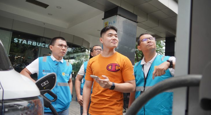 PLN Apresiasi Cambridge Hotel Medan Jadi Lokasi SPKLU dengan Transaksi Terbesar di Sumut