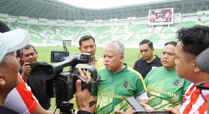Kajati Sumut Gelar Pertandingan Persahabatan dengan Pemred Media di Stadion Utama Sumut