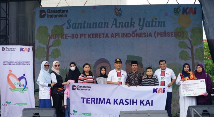 HUT ke-80, KAI Divre I Sumut Bagikan 8 Ton Beras dan Tanam Pohon
