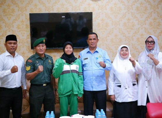 Kakan Kemenag Medan Lepas Siswi MTsN 2 Medan Berlaga di Kejuaraan Taekwondo Internasional