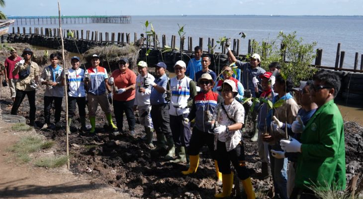 UPER, KPI RU II Dumai, dan Pemko Dumai Galang Gerakan Penanaman Mangrove Hadapi Ancaman Abrasi di Riau