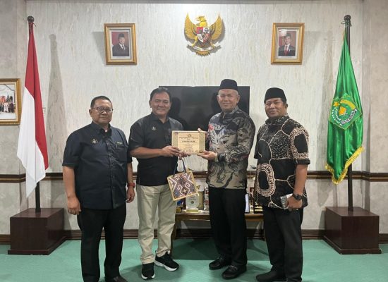 Kanwil Kemenag Sumut Terima Kunjungan Delegasi Negeri Melaka, Bahas Kerja Sama Industri Halal  Medan – Kepala Kantor Wilayah