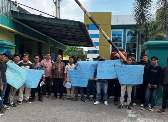 Mahasiswa Demo Kemenag Sumut, Desak Itjen Audit Proyek Rp3 Miliar dan Dugaan Jual Beli Jabatan
