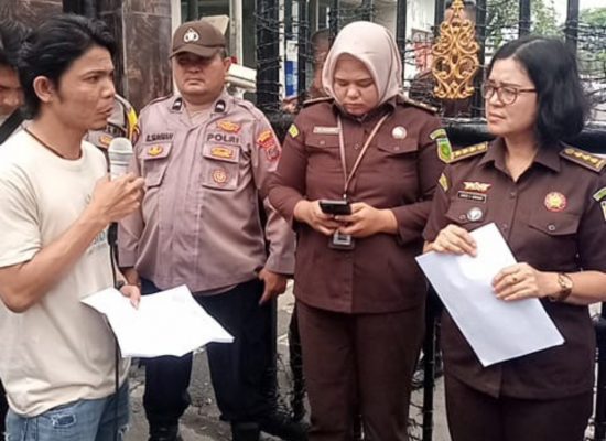 Puluhan Mahasiswa PERMAK Sumut Desak Kajari Padang Sidempuan Dinonaktifkan, Tuding Ada Rekayasa Kasus Korupsi