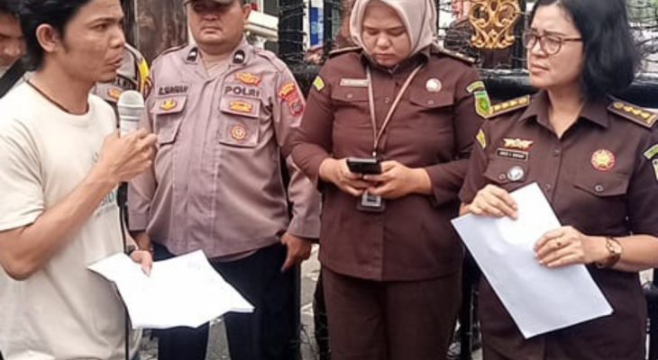 Puluhan Mahasiswa PERMAK Sumut Desak Kajari Padang Sidempuan Dinonaktifkan, Tuding Ada Rekayasa Kasus Korupsi