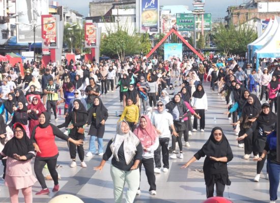 PLN UP3 Padangsidimpuan Rayakan Hari Pelanggan Nasional dengan Fun Day Senam Ceria di CFD Alaman Bolak