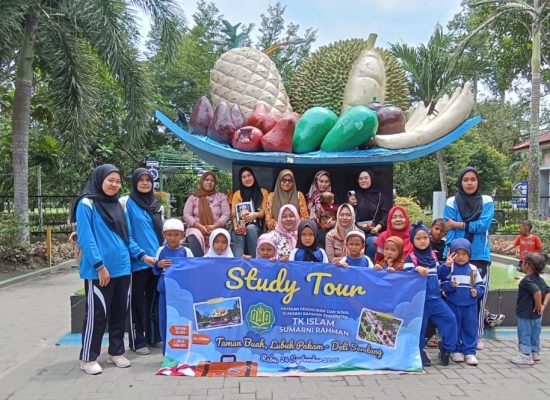TK Islam Sumarni Rahman Gelar Study Tour Edukatif ke Taman Buah Lubuk Pakam