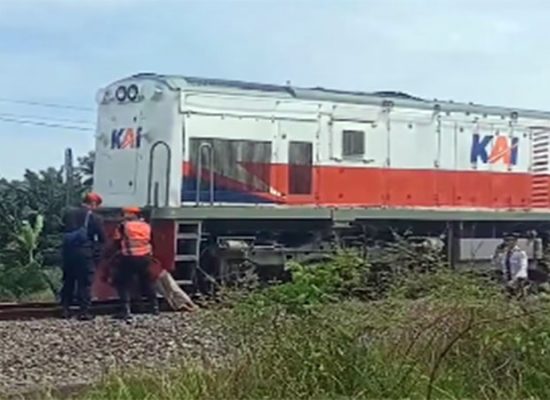 Perempuan Tewas Tertabrak Kereta di Perlintasan Tanpa Palang di Batu Bara