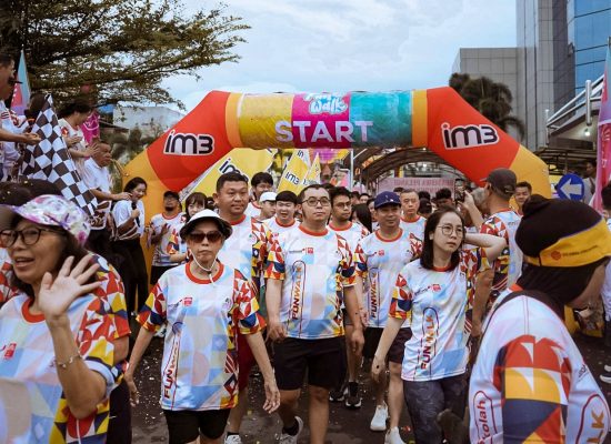 Ribuan Warga Meriahkan Fun Walk Indosat Ooredoo Hutchison dan INTI Sumut di Medan