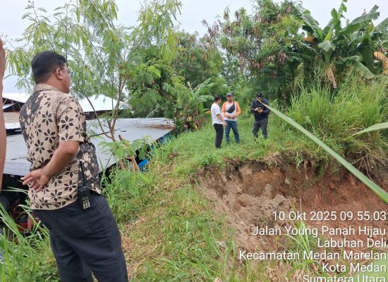 Warga Pekan Labuhan Minta Pemerintah Segera Perbaiki Tanggul Sungai yang Rusak