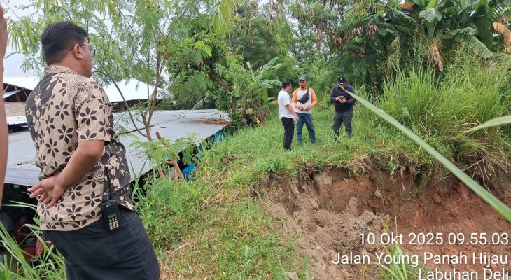 Warga Pekan Labuhan Minta Pemerintah Segera Perbaiki Tanggul Sungai yang Rusak