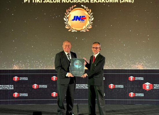 JNE Raih Penghargaan “Courier of The Year” di Indonesia Logistics Awards 2025