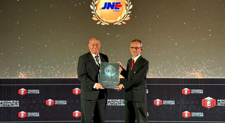 JNE Raih Penghargaan “Courier of The Year” di Indonesia Logistics Awards 2025