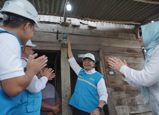 PLN Nyalakan Harapan Warga Prasejahtera di Tapanuli Tengah Lewat Program Light Up The Dream