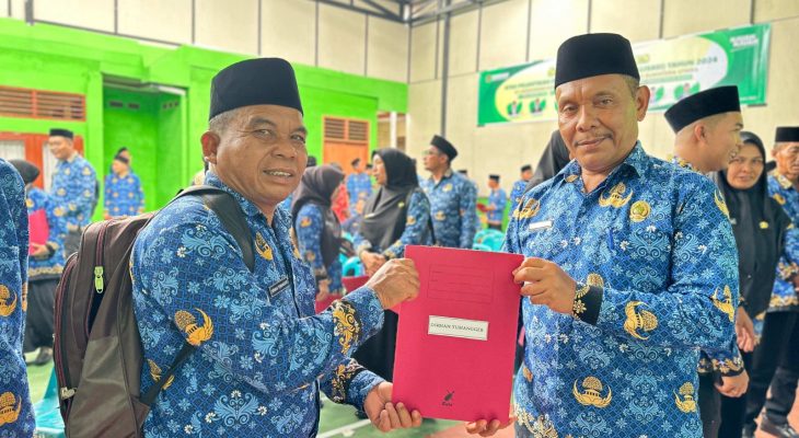 Dirman Tumangger, Petugas Keamanan MTsN Pakpak Bharat yang Akhirnya Diangkat Jadi PPPK di Penghujung Masa Bakti