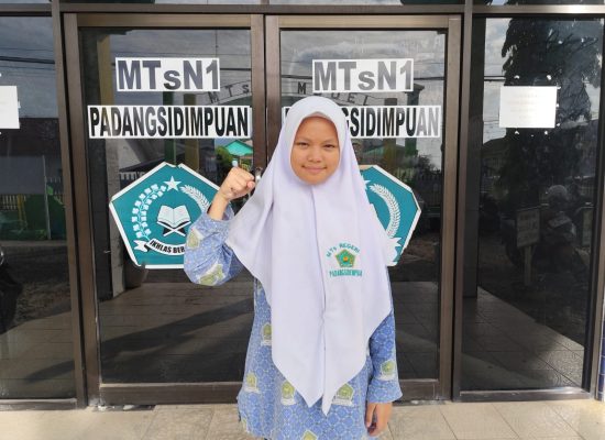 Siswi MTsN 1 Padangsidimpuan Raih Juara 1 Nasional Bahasa Arab di Kompetisi KOMPAC 2025
